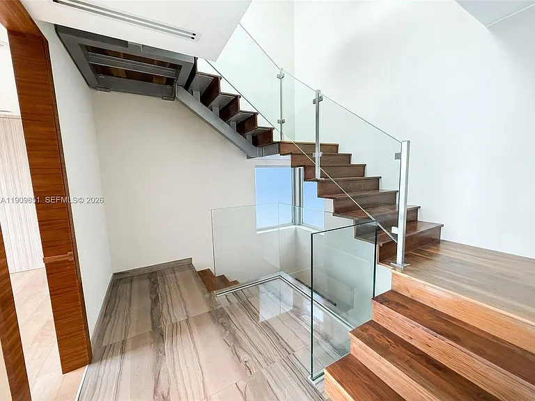 92 SW 3rd St #Penthouse 5213 — Photo 11