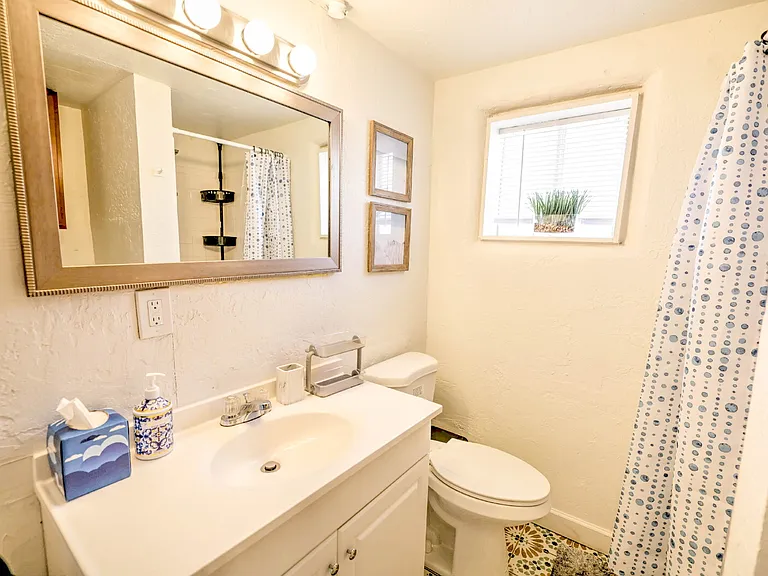 2805 E Lee St — Photo 18