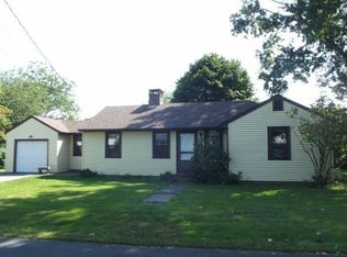 6 Lamprey Ter, Hampton, NH 03842