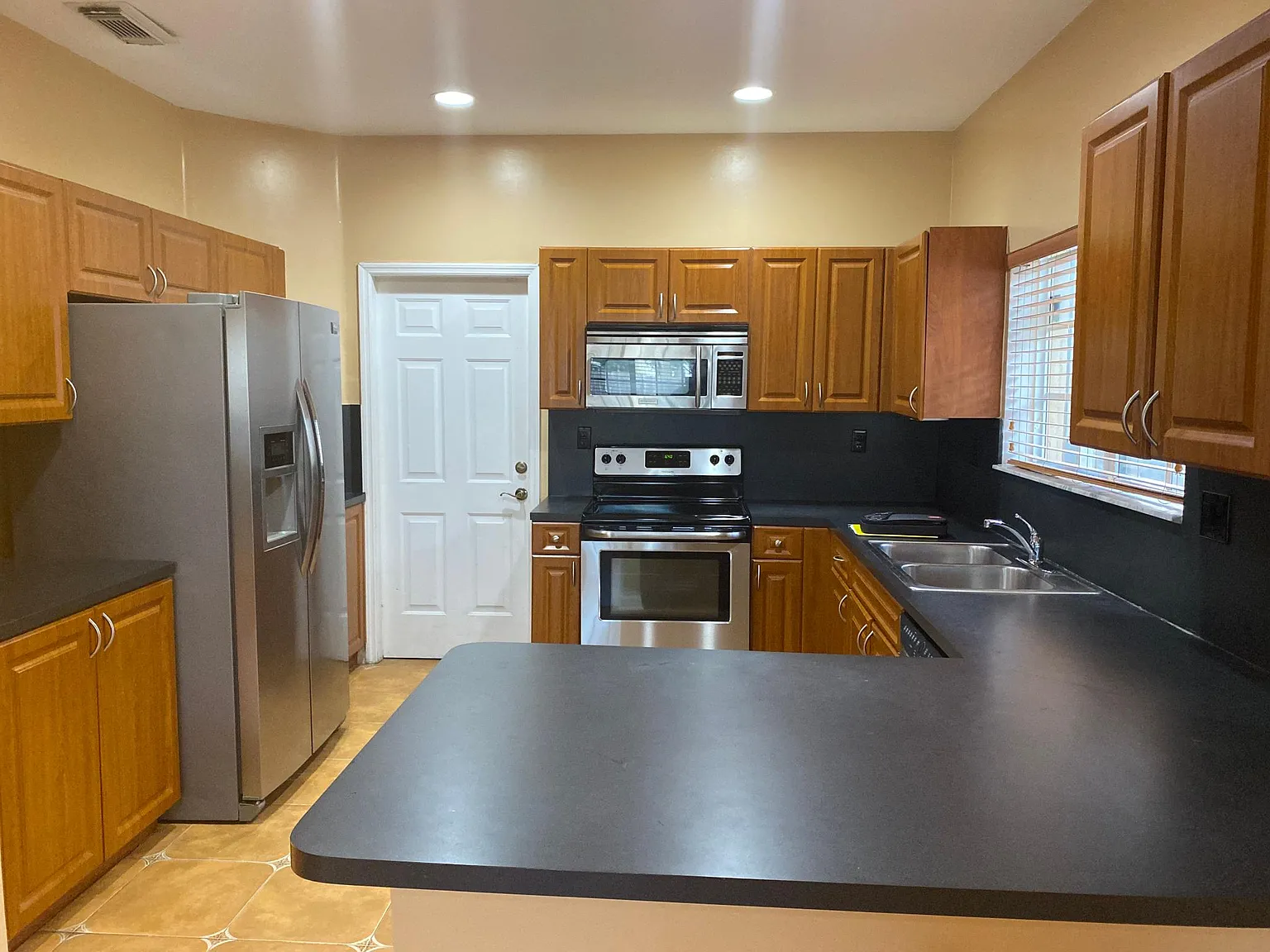 2735 NE 42nd Ave — Photo 4