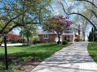 372 E High Point Rd, Peoria, IL 61614