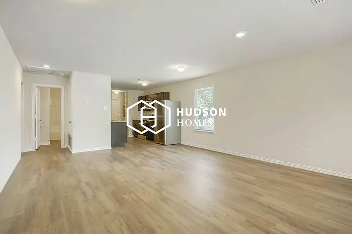 4919 Wellington St — Photo 4