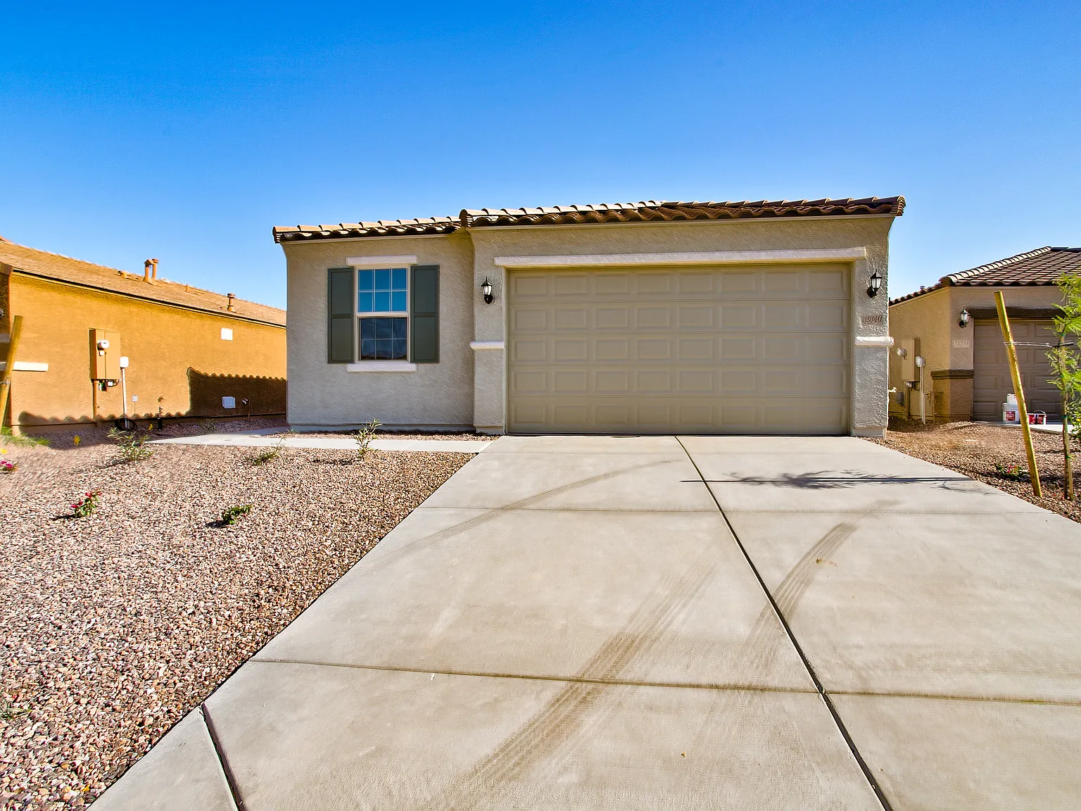 4 bed, 1910 sqft, $2,199 — Photo 2