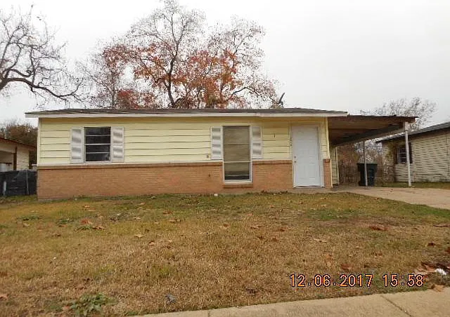 1221 Lampkin St