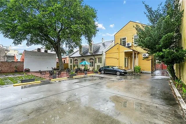 823 Dauphine St #A — Photo 16