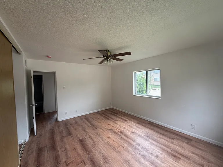 30 Cathcart Dr #B — Photo 8