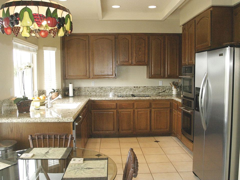Updated kitchen May '07 - granite counters & new stainless appliances