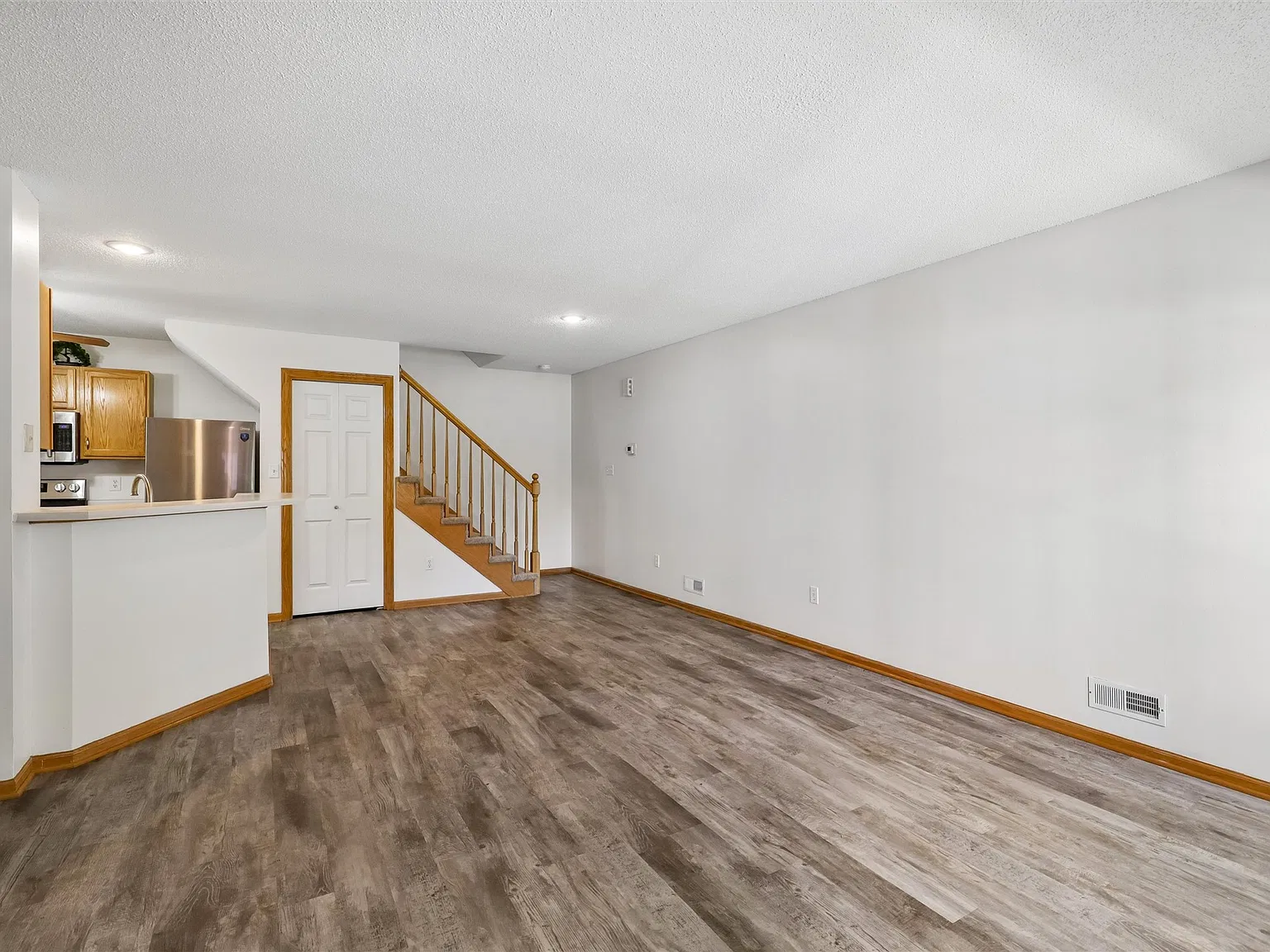2 bed, 1.5 bath, 1196 sqft, $1,495 — Photo 4