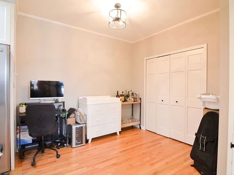 1351 W Webster Ave #2C — Photo 4
