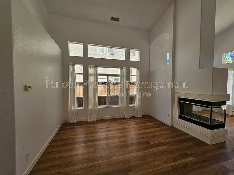 4782 Templeton St — Photo 19