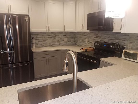 3rd image of 1700 SE 15th St APT 101