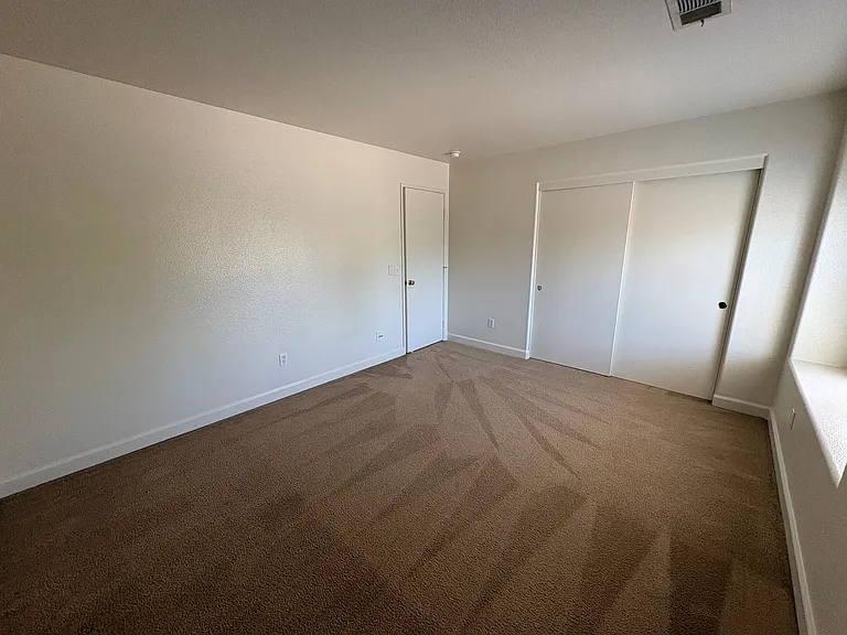 722 W James Ct — Photo 16