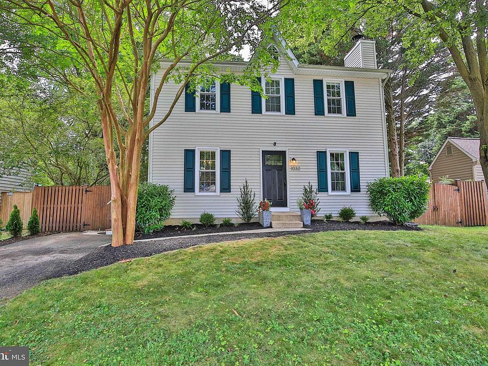 1st image of 1032 Hyde Park Dr