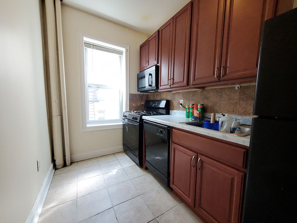 1st image of 565 Bergen Ave #34E