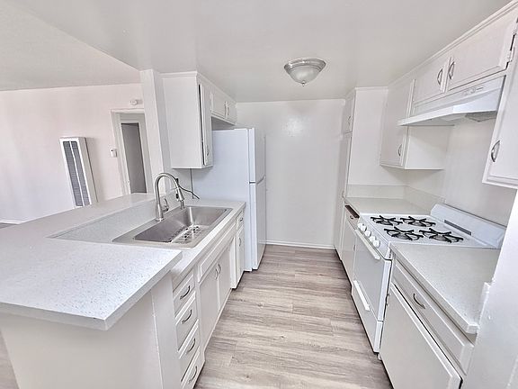 5th image of 7445 Vineland Ave APT 10