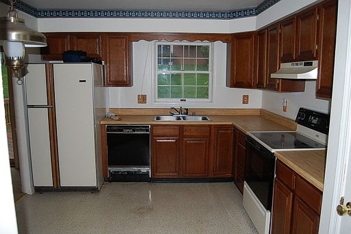 2nd image of 823 Chesney Ln