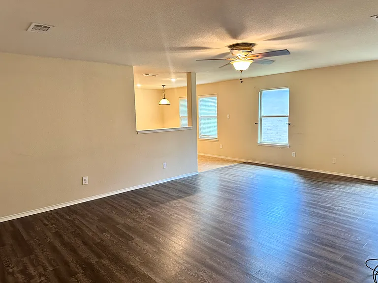 484 Coolidge Ln — Photo 7