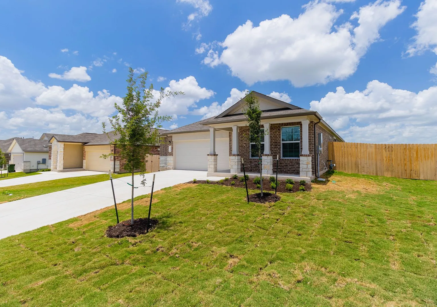 Stunning Newly Built 3 Bed/2 Bath Home in Round Rock! — Photo 2