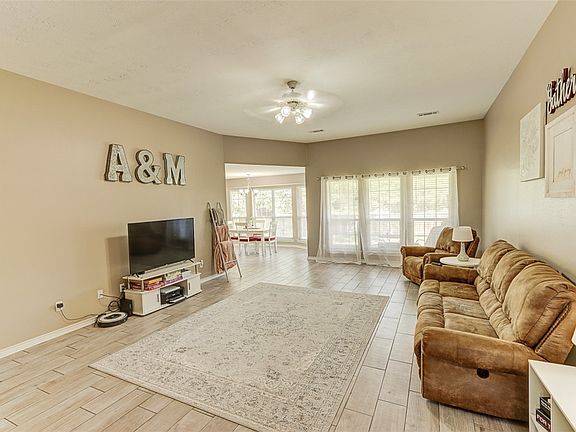 3rd image of 1523 Strasburg Cir