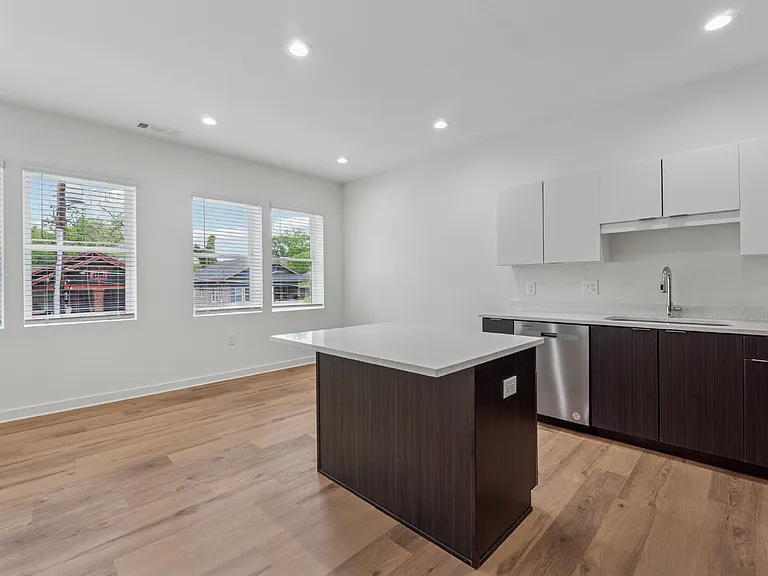 750 Cascade Pl SW #3 — Photo 2
