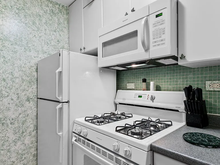 151 Tremont St #17J — Photo 32