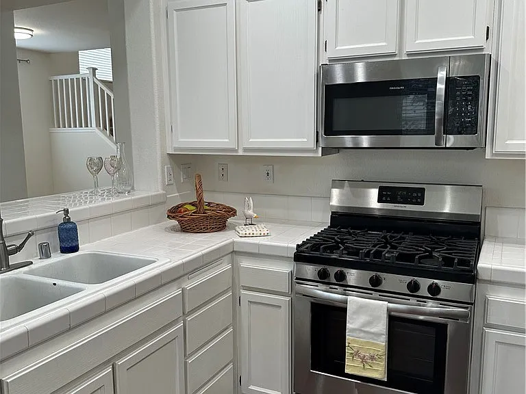 408 Middlebury Ct — Photo 15