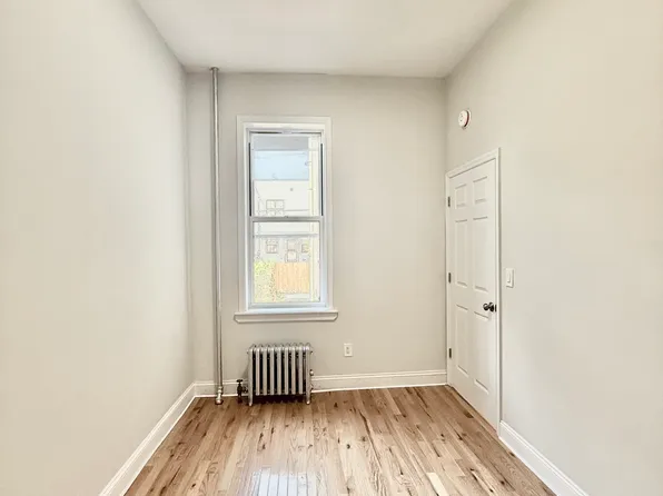 1072 Putnam Avenue image 5 of 12