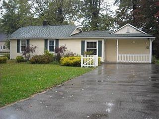 2nd image of 905 Carson Ave