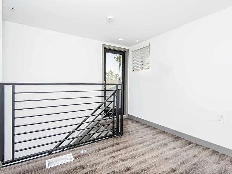 7036 La Tijera Blvd — Photo 11