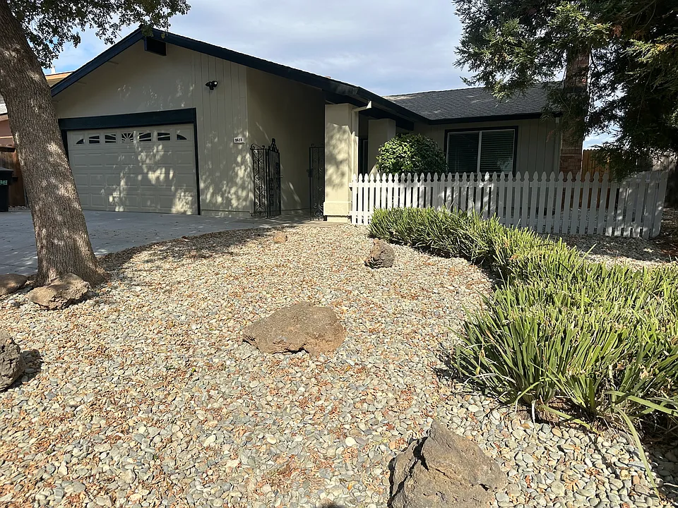 9423 Mira Del Rio Dr