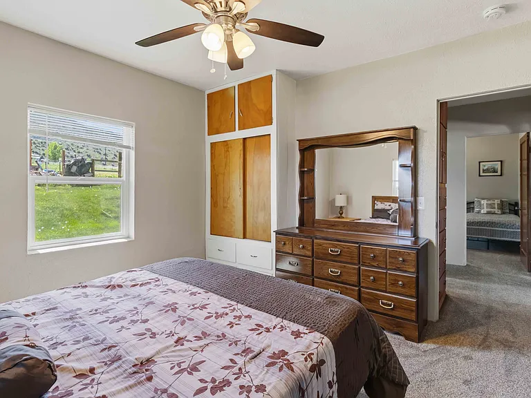 2625 W South Slope Rd — Photo 18