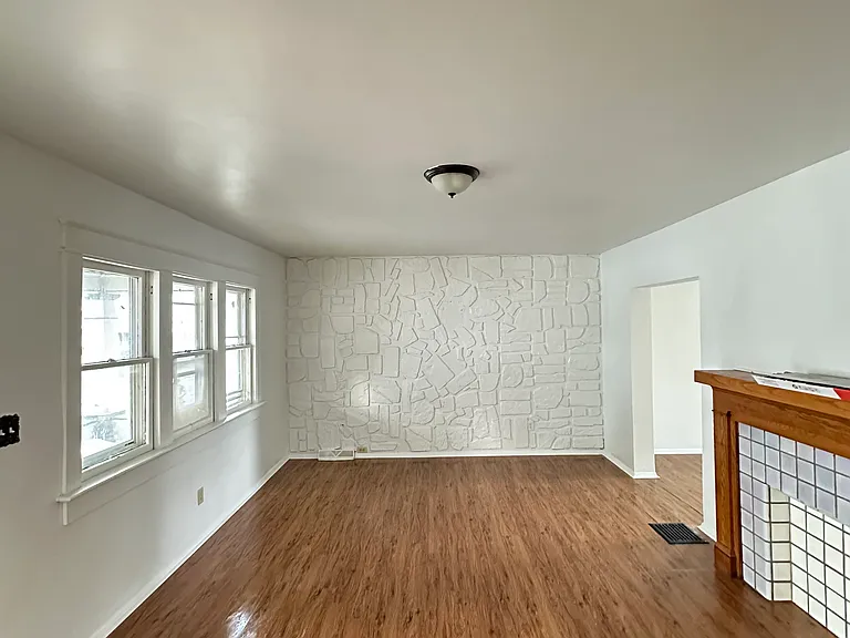 2627 Van Buren Ave — Photo 4