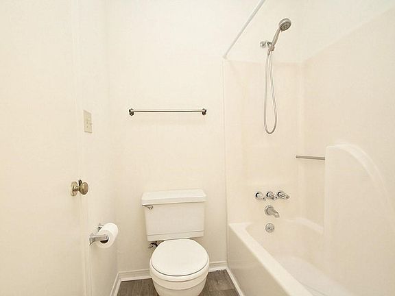 5th image of 500 Grant St APT B205