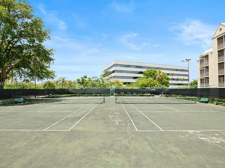 8373 Lake Dr #201 — Photo 41