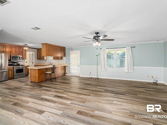 4th image of 4000 Henning Dr S