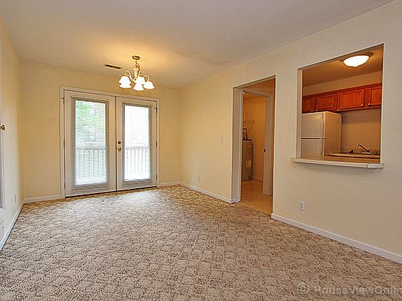 5th image of 2831 Hemlock Ct APT A