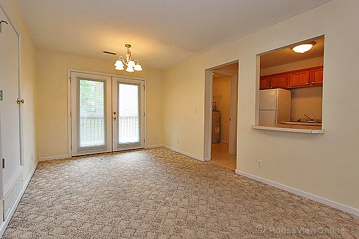 2831 Hemlock Ct — Photo 3