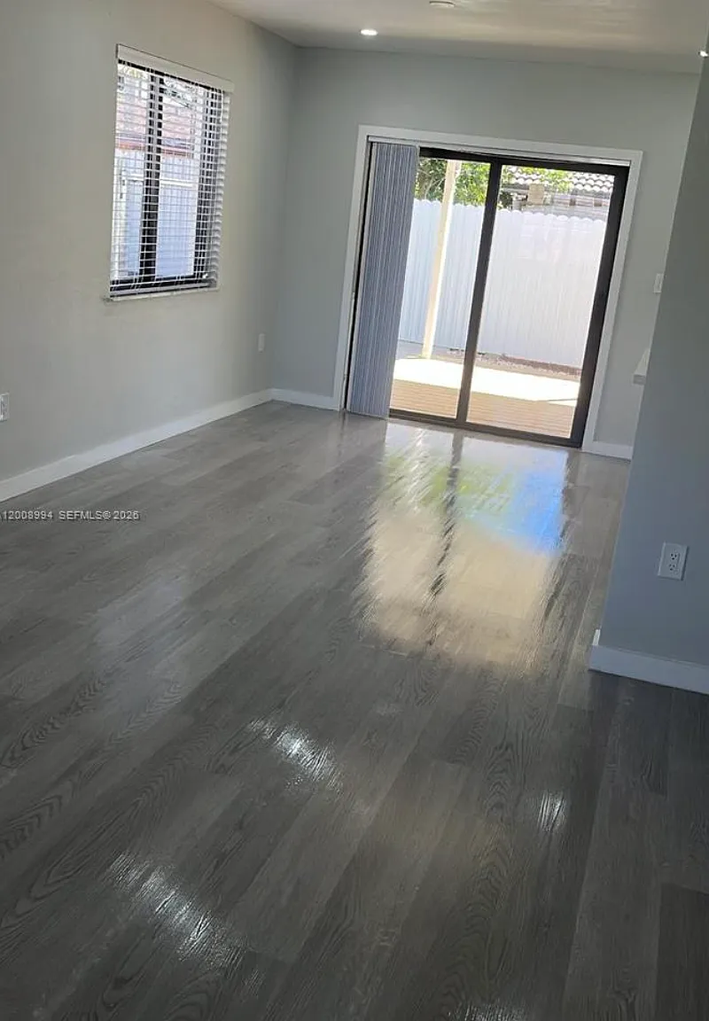 3 bed, 1980 sqft, $3,400 — Photo 1