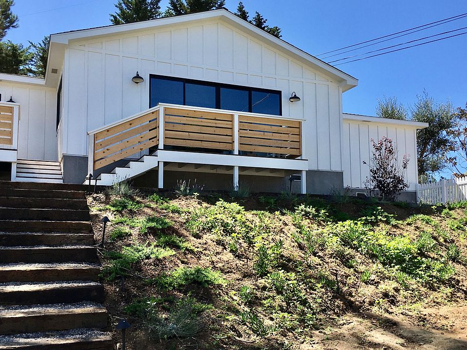 Parking below, steps to the unit.
