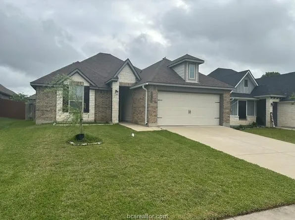 2136 Markley Dr, Bryan, TX 77807