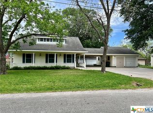 626 Fulton St, Edna, TX 77957