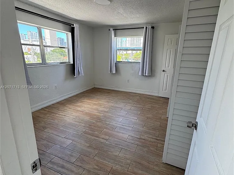 444 SW 4th St #402 — Photo 8