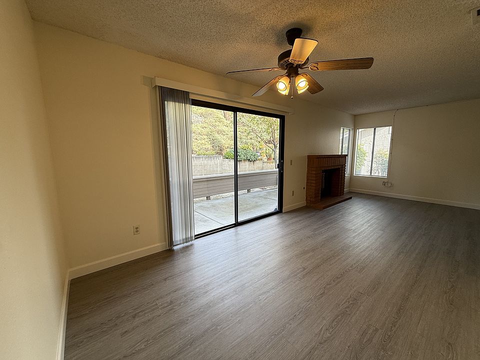 1st image of 403 Windjammer Cir #1