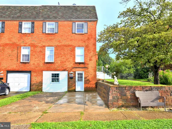 11033 Rennard St, Philadelphia, PA 19116