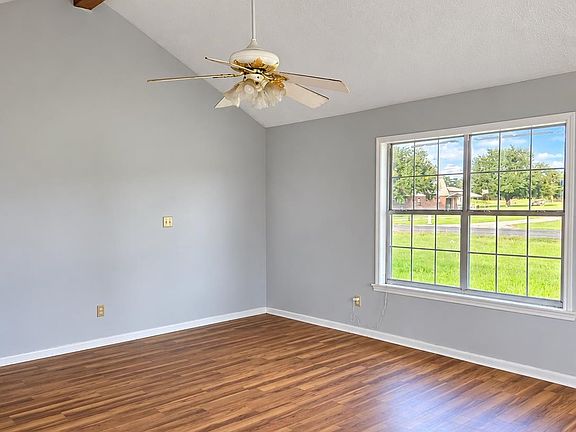 3rd image of 5148 Thompson Rd