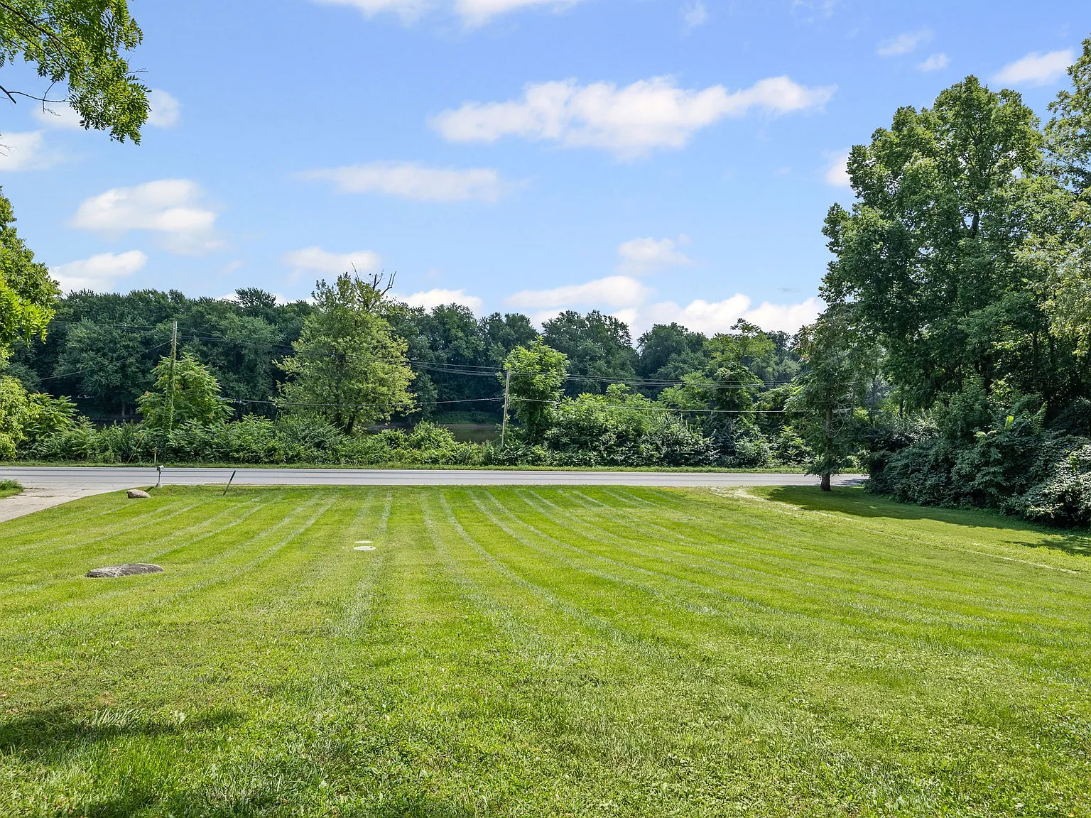 2260 N River Rd — Photo 4
