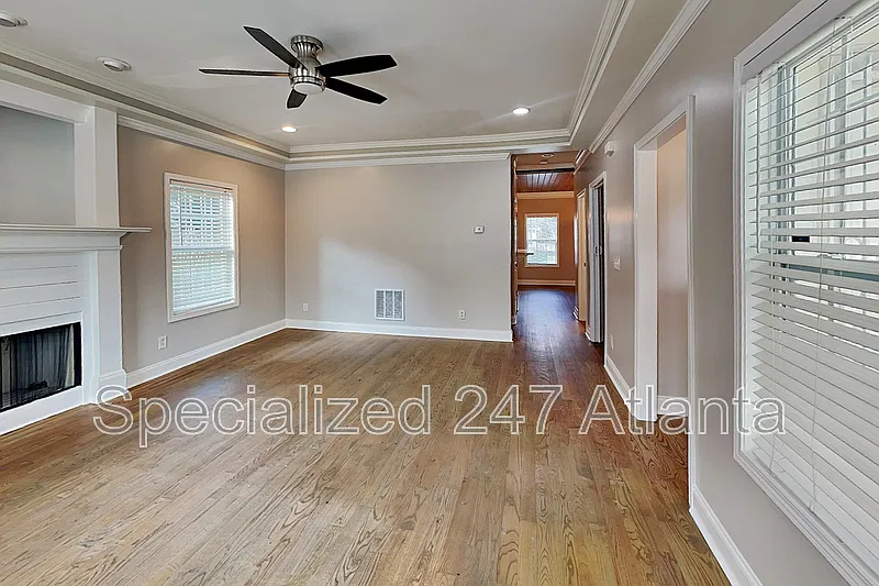 5 bed, 3.5 bath, 2310 sqft, $3,345 — Photo 3