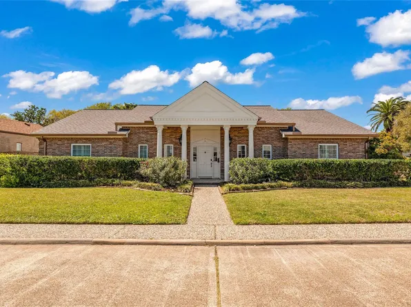 37 Colony Park Cir, Galveston, TX 77551