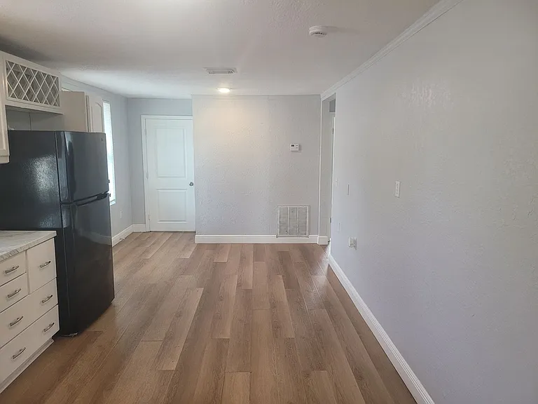 1320 Oleander Ave — Photo 8
