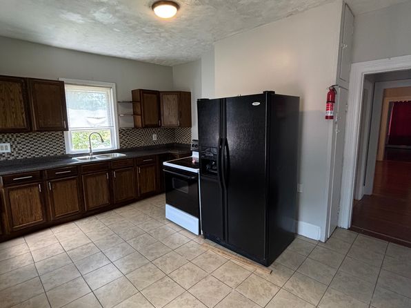 205 Baker St FLOOR 2